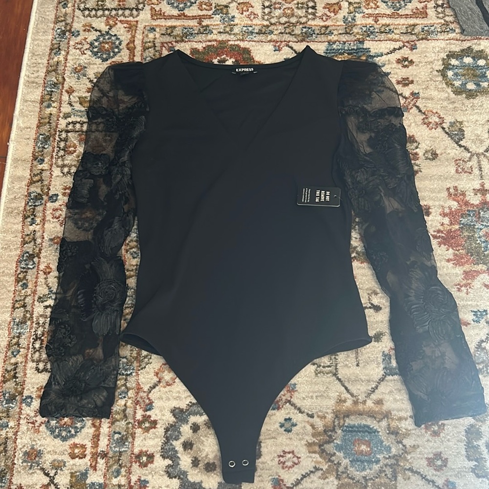 Black bodysuit, from Express size Médium